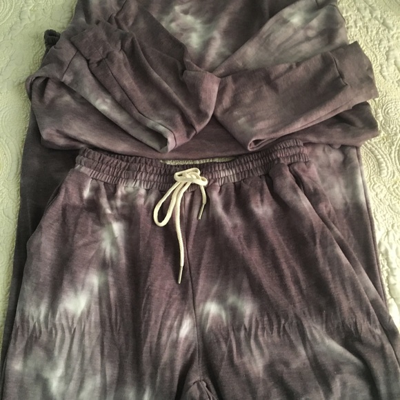 Boutique Jogging Set! - Picture 8 of 9